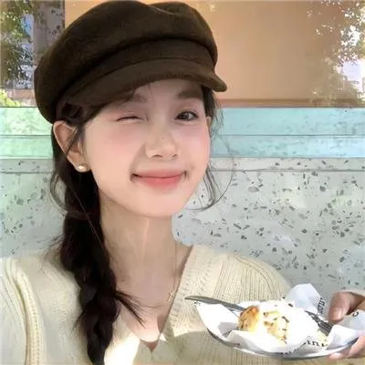 萝莉与太妹的友谊《下妻物语》深田恭子土屋太凤：穿洛丽塔的乖乖女与骑重机车的暴走族爆笑青春