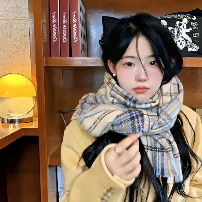 【日系青春物语】《花与爱丽丝》高清在线：两个女孩与一个男孩的谎言三角恋，青涩动人