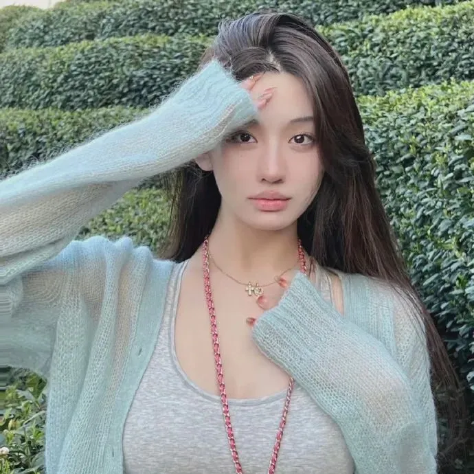 【新海诚纯爱】《云之彼端，约定的地方》超清在线：在被分裂的日本，三个少年为了拯救沉睡少女驾驶飞机冲向高塔